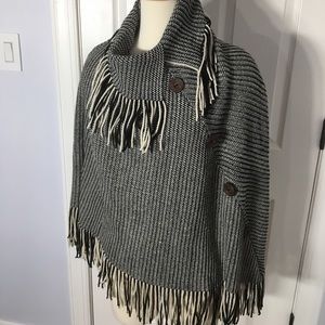 Women’s button shaw/poncho